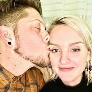 Meet your Posher, Dennis